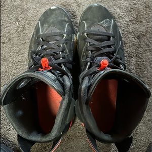 AIR JORDAN 6s, Retro noir/infrared, Size: 9.5, used condition tip of toe on both